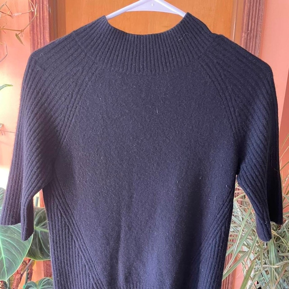 Black Mockneck shortsleeved 100% cashmere sweater Size XS elevated quiet luxury